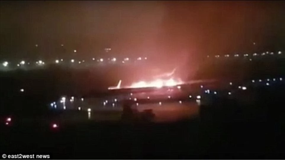 Βίντεο: Διάσωση-θαύμα 170 ανθρώπων από φλεγόμενο αεροσκάφος στη Ρωσία